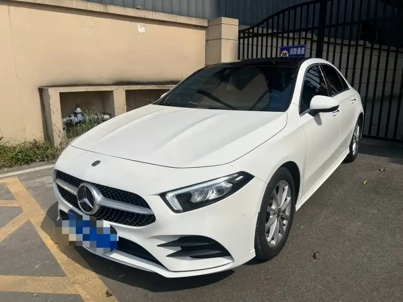 Mercedes-Benz A-Class, 2020 — фото 1