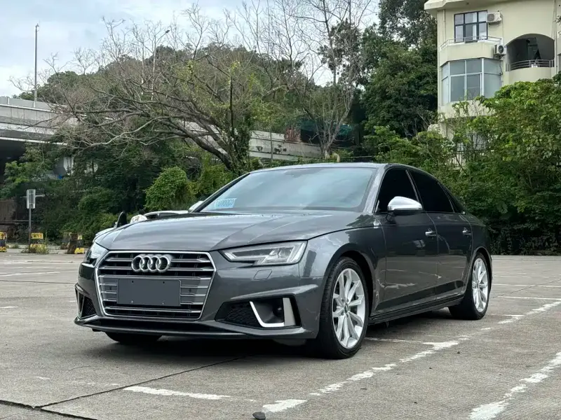 Audi A4L, 2019 — фото 1