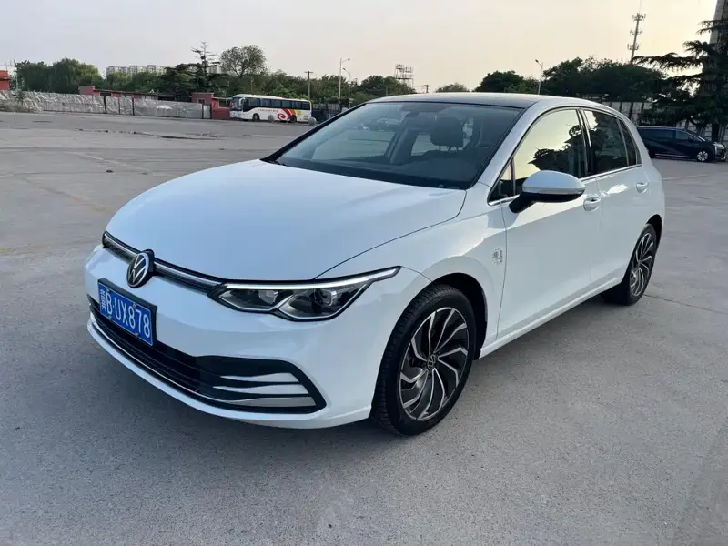 Volkswagen Golf, 2024