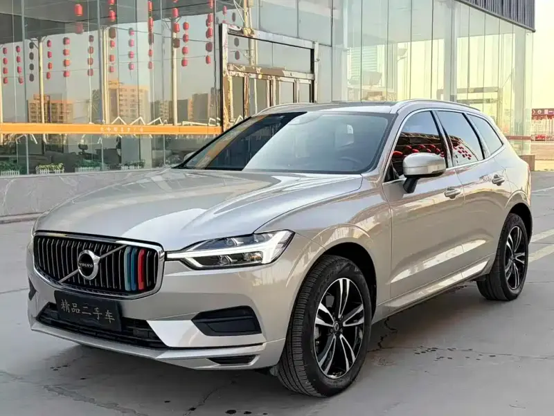 Volvo XC60, 2018 — фото 1