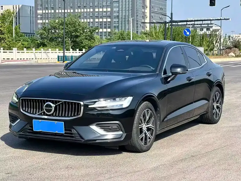 Volvo S60, 2022