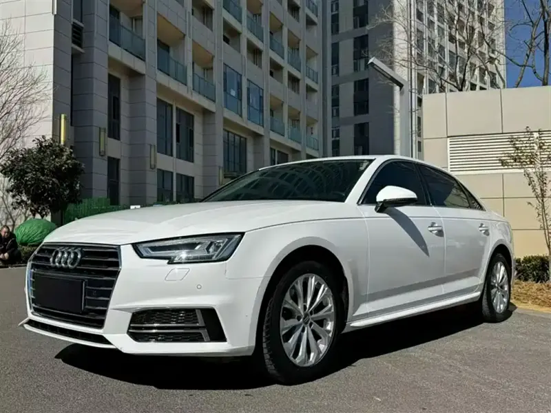 Audi A4L, 2020 — фото 1