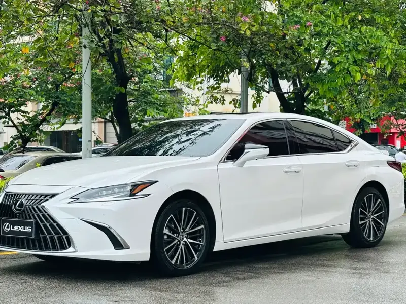 Lexus ES, 2024