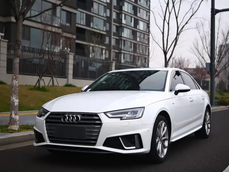 Audi A4L, 2019 — фото 1