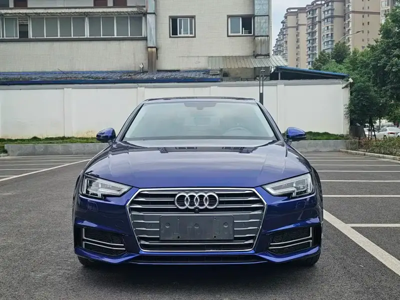Audi A4L, 2018 — фото 1