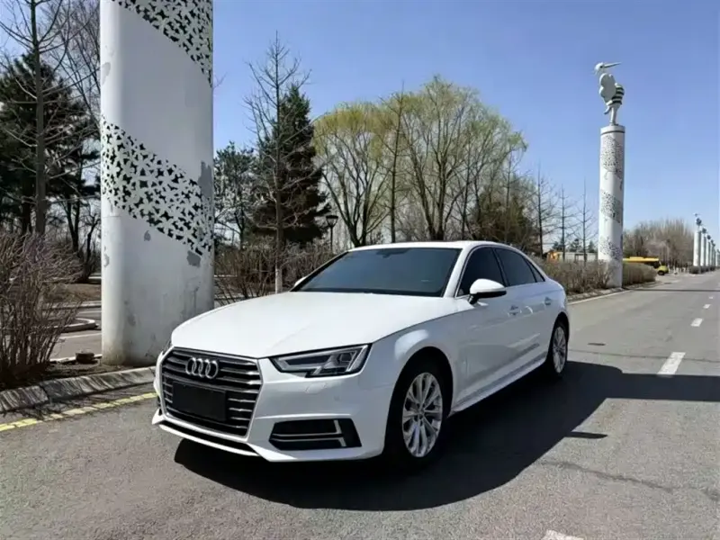 Audi A4L, 2019 — фото 1