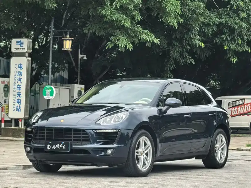 Porsche Macan, 2015