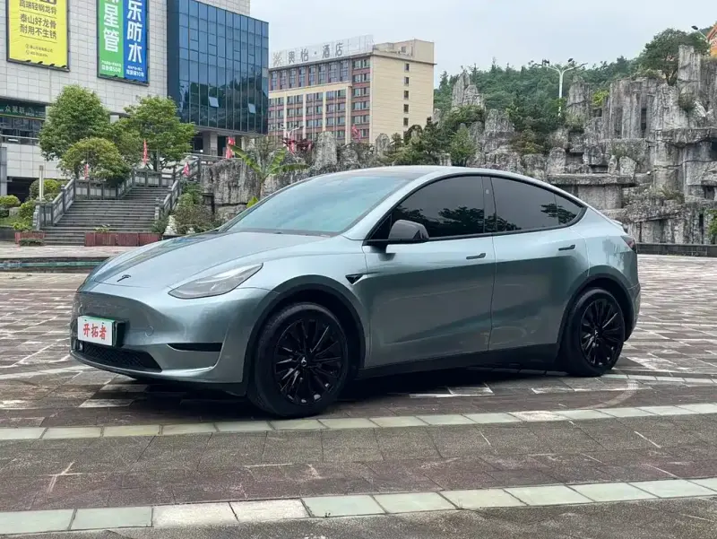 Tesla Model Y, 2024