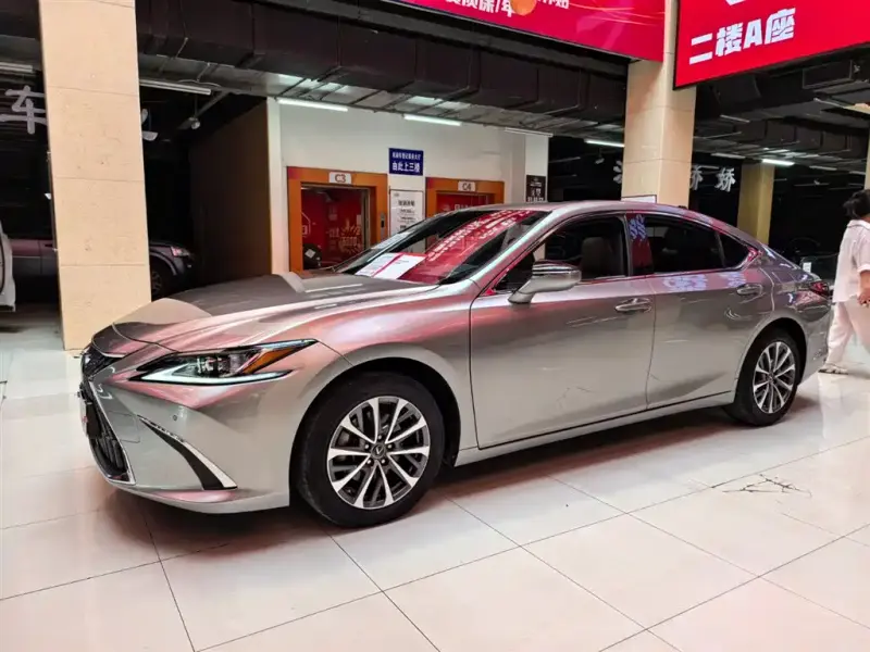Lexus ES, 2024