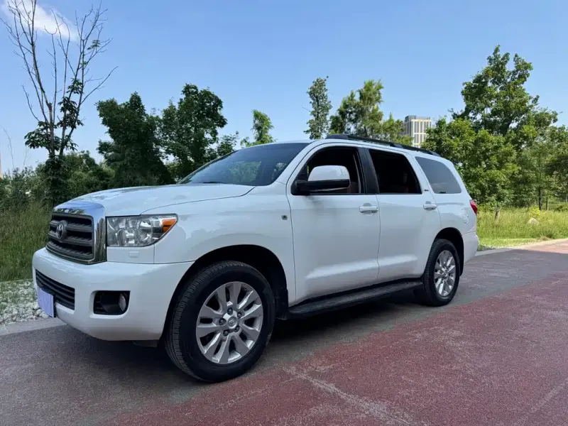 Toyota Sequoia, 2016