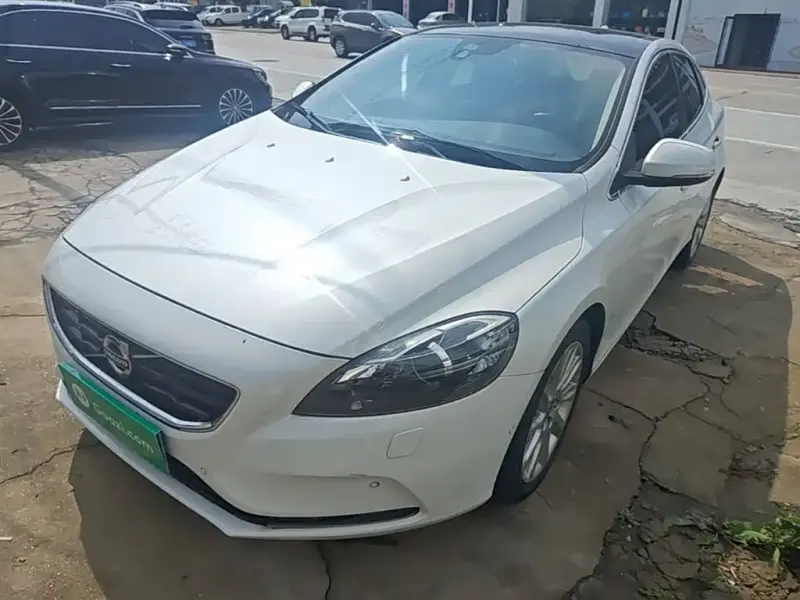 Volvo V40, 2015
