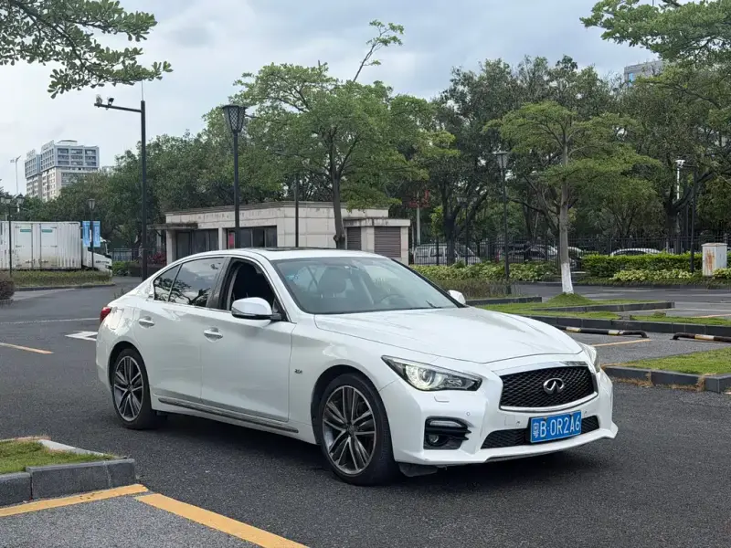 Infiniti Q50L, 2015