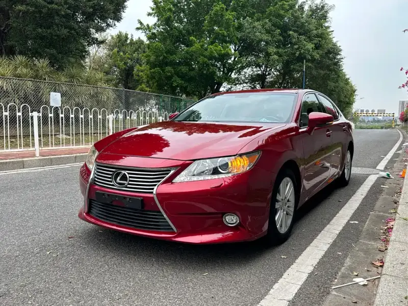 Lexus ES, 2014