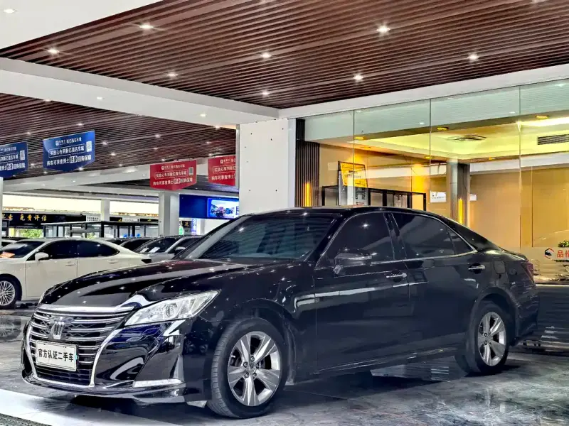Toyota Crown, 2016 — фото 1
