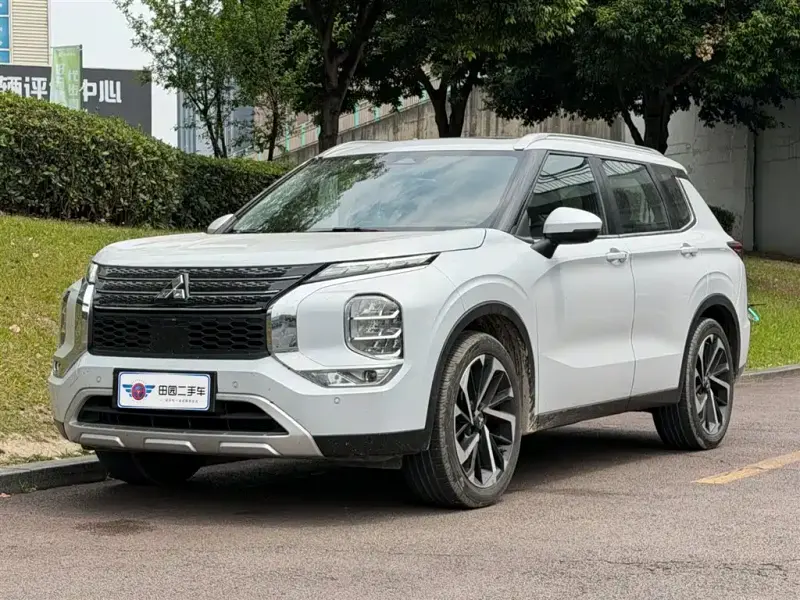 Mitsubishi Outlander, 2023