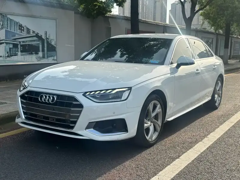 Audi A4L, 2020 — фото 1
