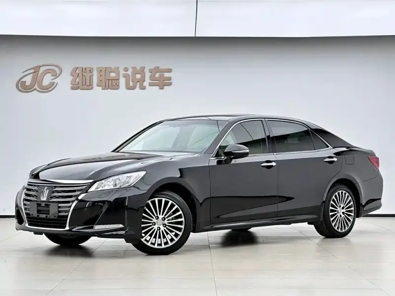 Toyota Crown, 2017 — фото 1