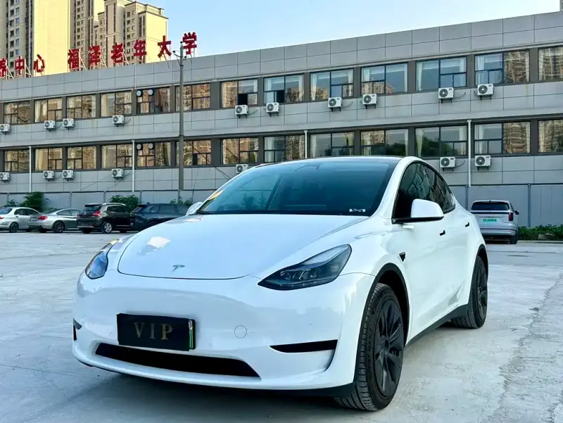 Tesla Model Y, 2024