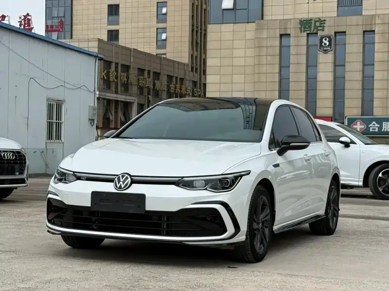 Volkswagen Golf, 2023