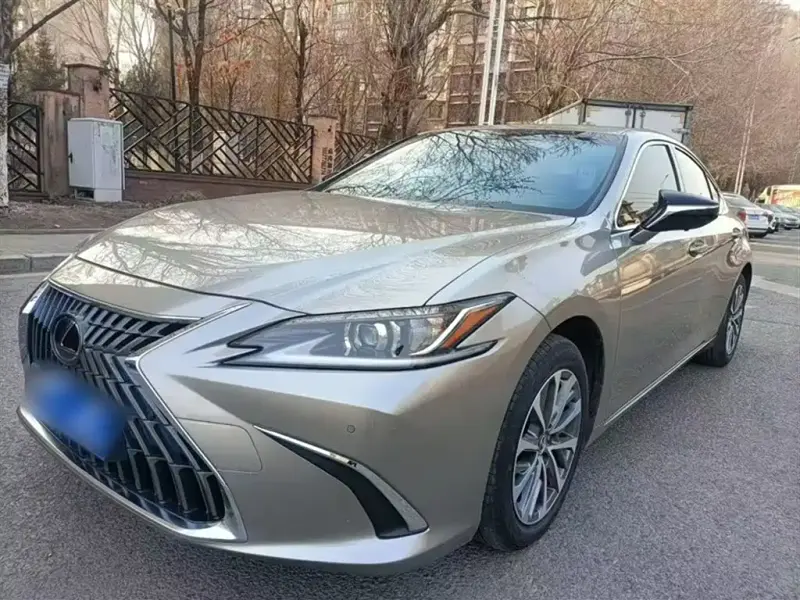 Lexus ES, 2022