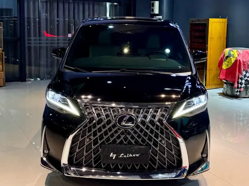 Lexus LM, 2022