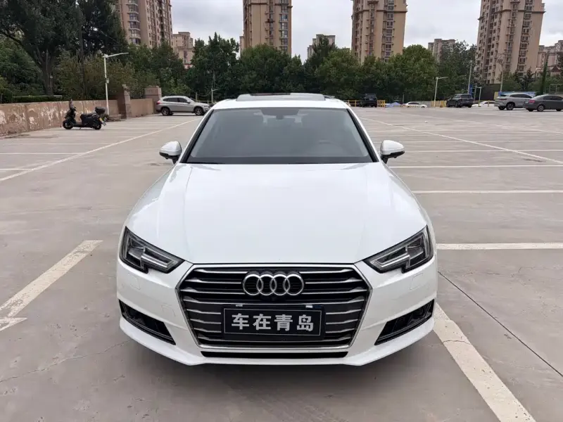 Audi A4L, 2018 — фото 1