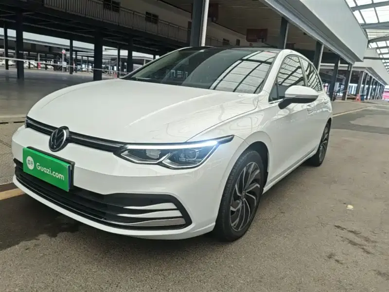 Volkswagen Golf, 2022