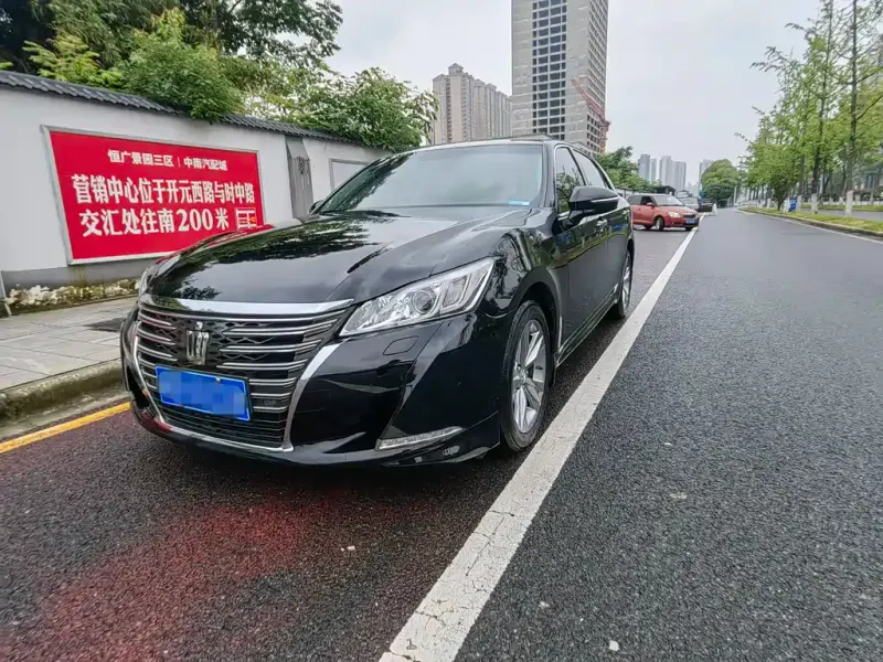 Toyota Crown, 2017 — фото 1