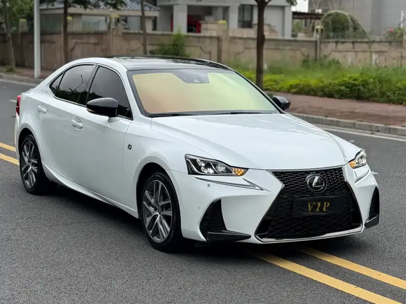 Lexus IS, 2017