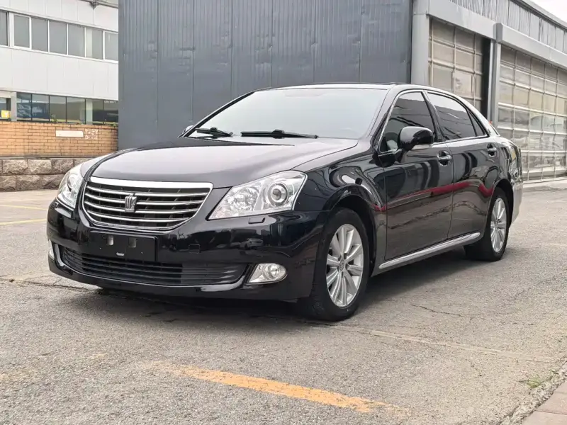 Toyota Crown, 2010 — фото 1