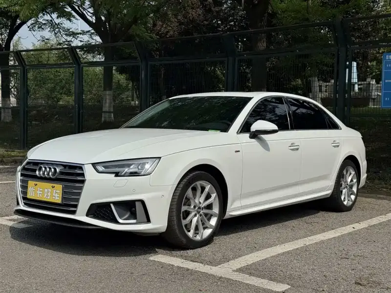 Audi A4L, 2019 — фото 1