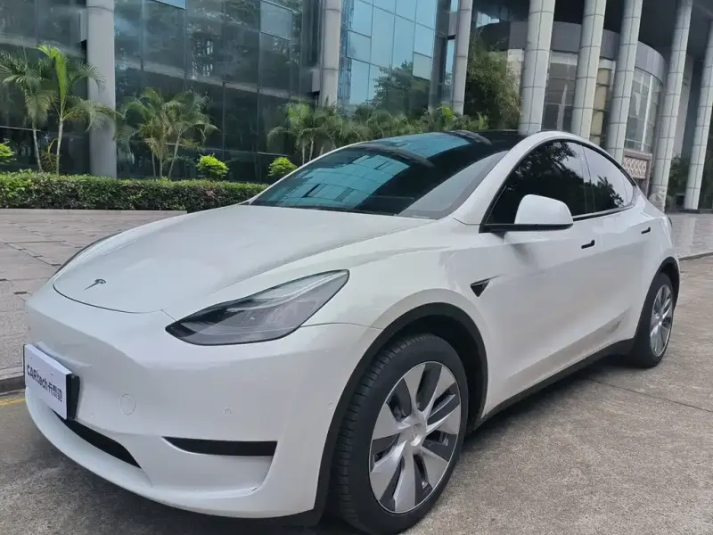 Tesla Model Y, 2022