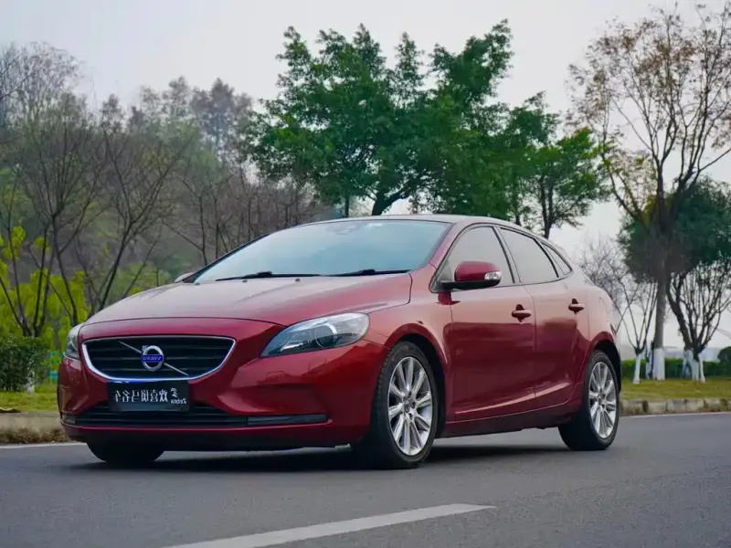 Volvo V40, 2015