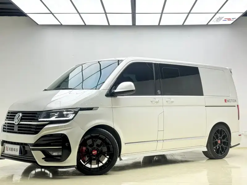 Volkswagen Multivan, 2018 — фото 1