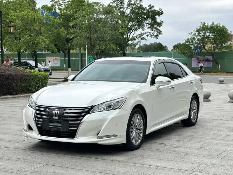 Toyota Crown, 2017 — фото 1