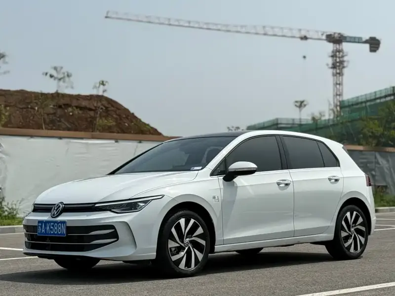 Volkswagen Golf, 2025