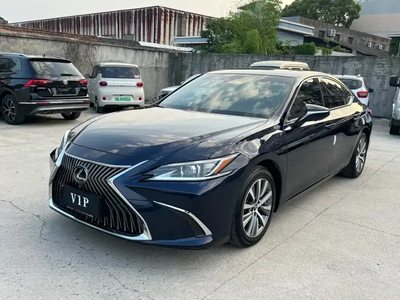Lexus ES, 2018 — фото 1