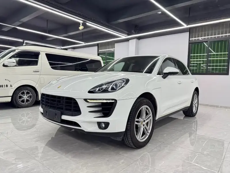 Porsche Macan, 2015