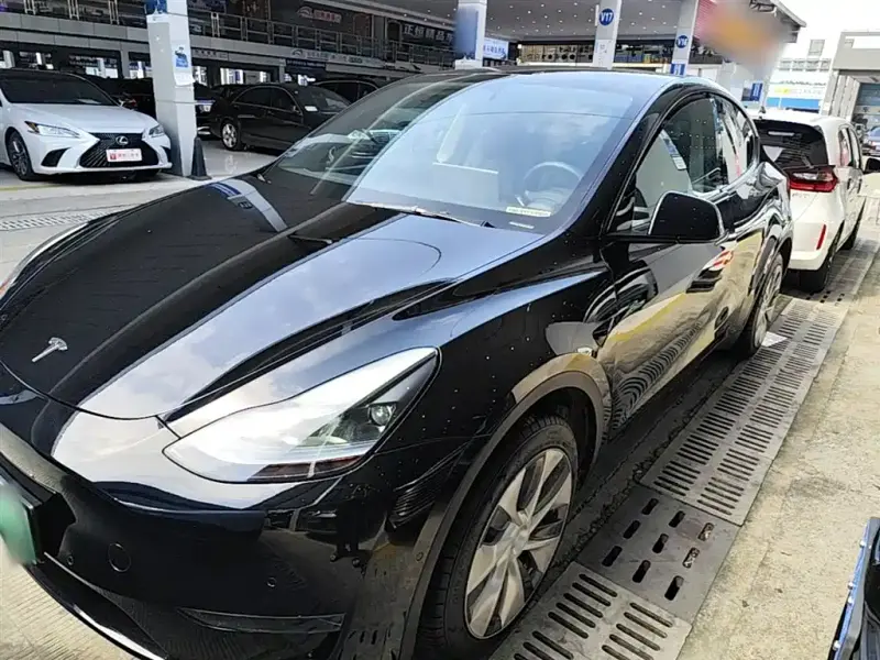Tesla Model Y, 2023