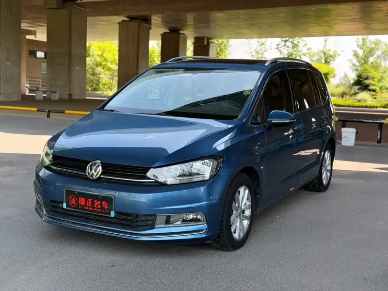 Volkswagen Touran, 2018 — фото 1