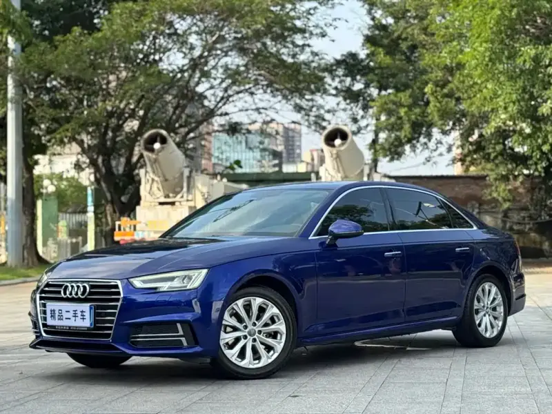 Audi A4L, 2019 — фото 1