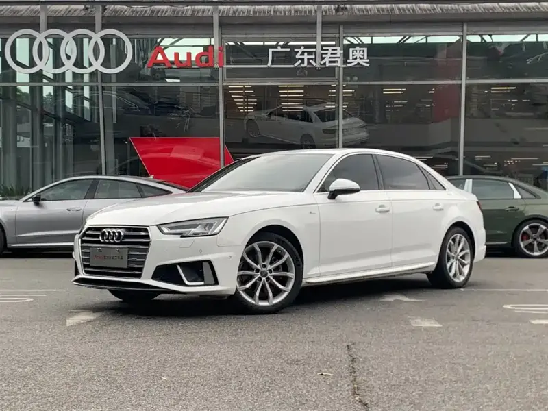Audi A4L, 2020 — фото 1