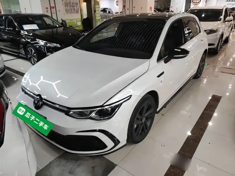Volkswagen Golf, 2024