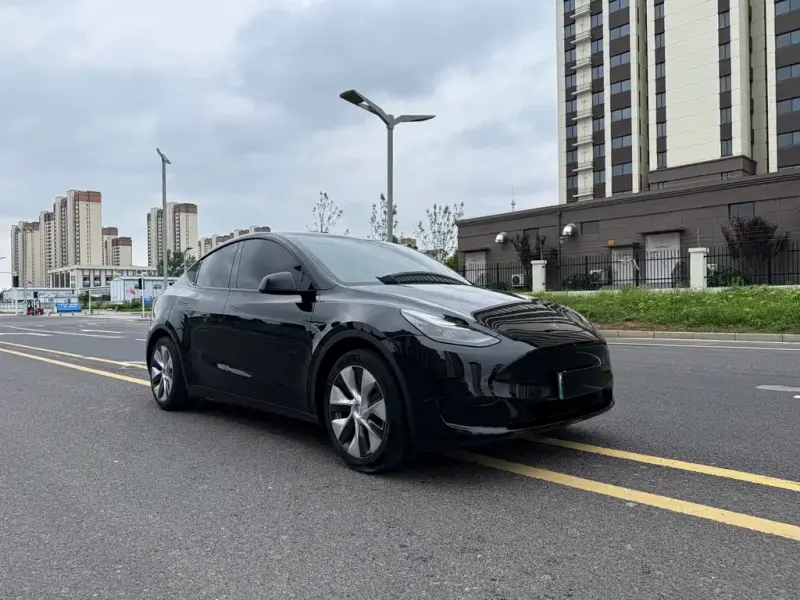 Tesla Model Y, 2023