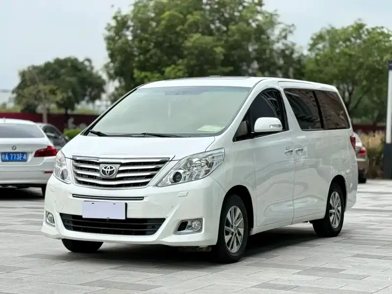 Toyota Alphard, 2015