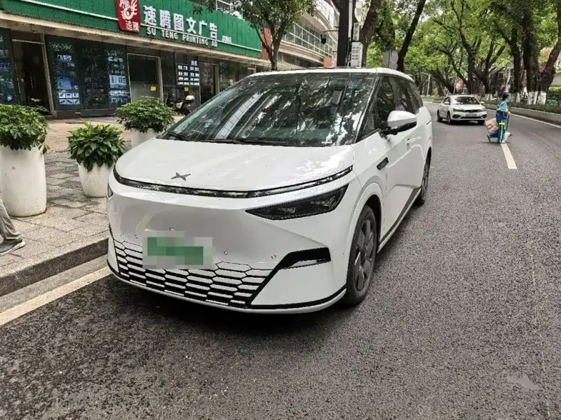 XPeng X9, 2024