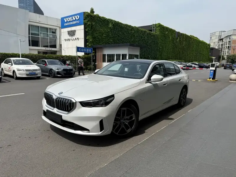 BMW i5, 2025