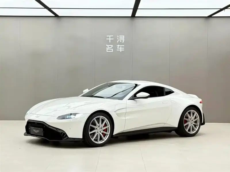 Aston Martin V8 Vantage, 2020 — фото 1