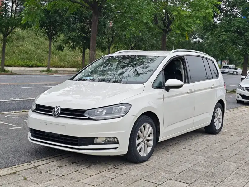 Volkswagen Touran, 2017 — фото 1