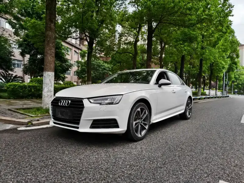 Audi A4L, 2017 — фото 1